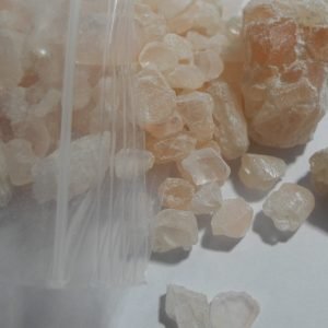 Krystal 4-chlormethkathinonu (4-CMC HCl).