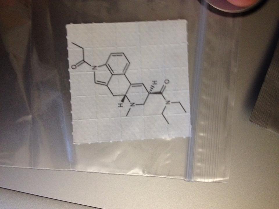 Kjøp LSD 100mcg BLOTTERS